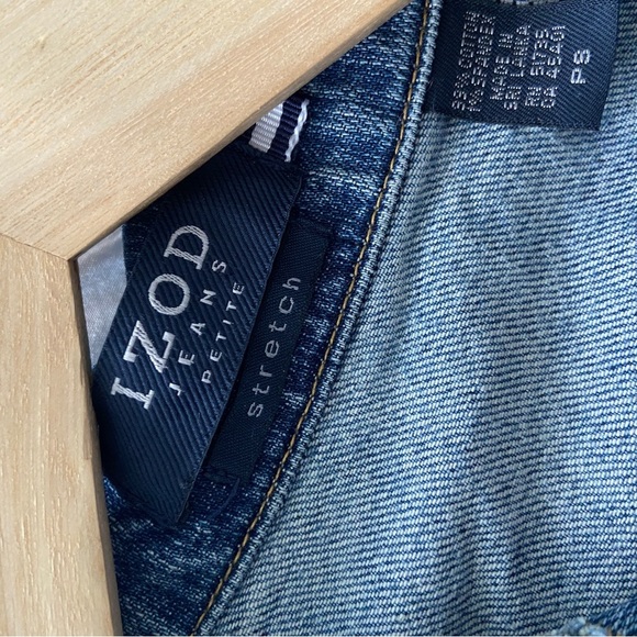 IZOD BLUE LIGHT WASH STRETCH DENIM JACKET, PETITE SMALL - Picture 13 of 14